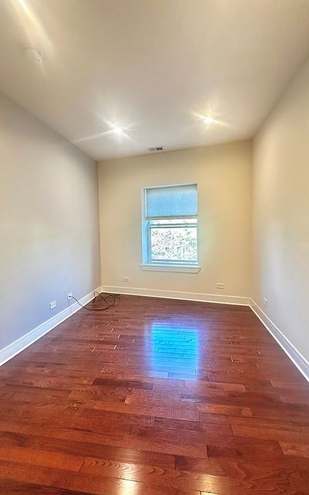 2nd image of 1145 W Lunt Ave #1159-3