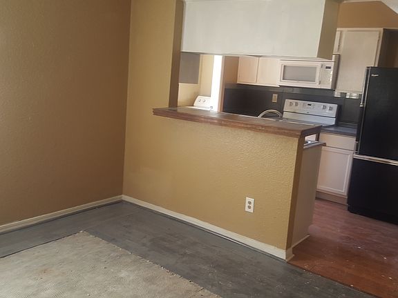 2nd image of 1020 Marina Dr