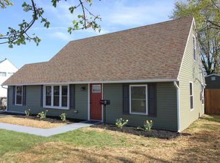 8 Canal Rd, Levittown, PA 19057