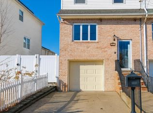 30 Diaz Pl, Staten Island, NY 10306