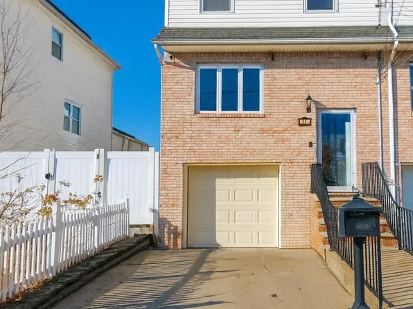 30 Diaz Pl, Staten Island, NY 10306