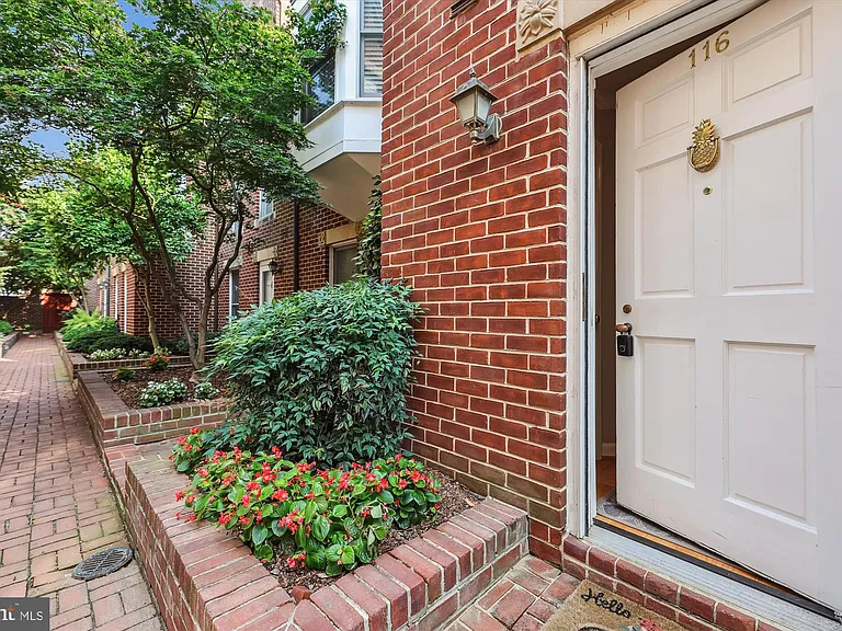 116 N Union St — Photo 2