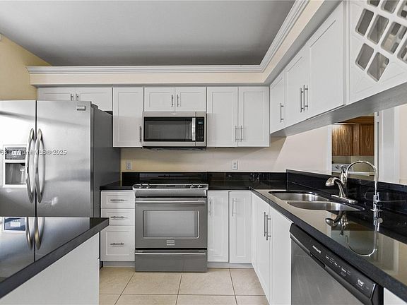 4th image of 1715 Whitehall Dr APT 404