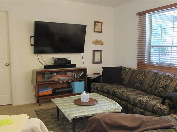3rd image of 3839 Perkins Ln
