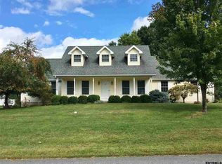 9 Ledgewood Dr, Troy, NY 12180