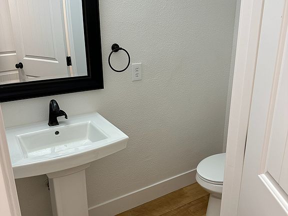 5th image of 106 S Harlan Pl