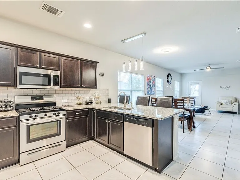 9806 Baden Ln #9806 — Photo 12