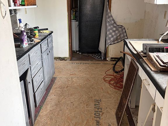 2nd image of 2618 N Crestline St