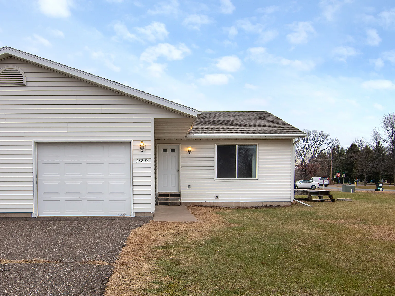 2 bed, 1.5 bath, 950 sqft, $1,295 — Photo 1