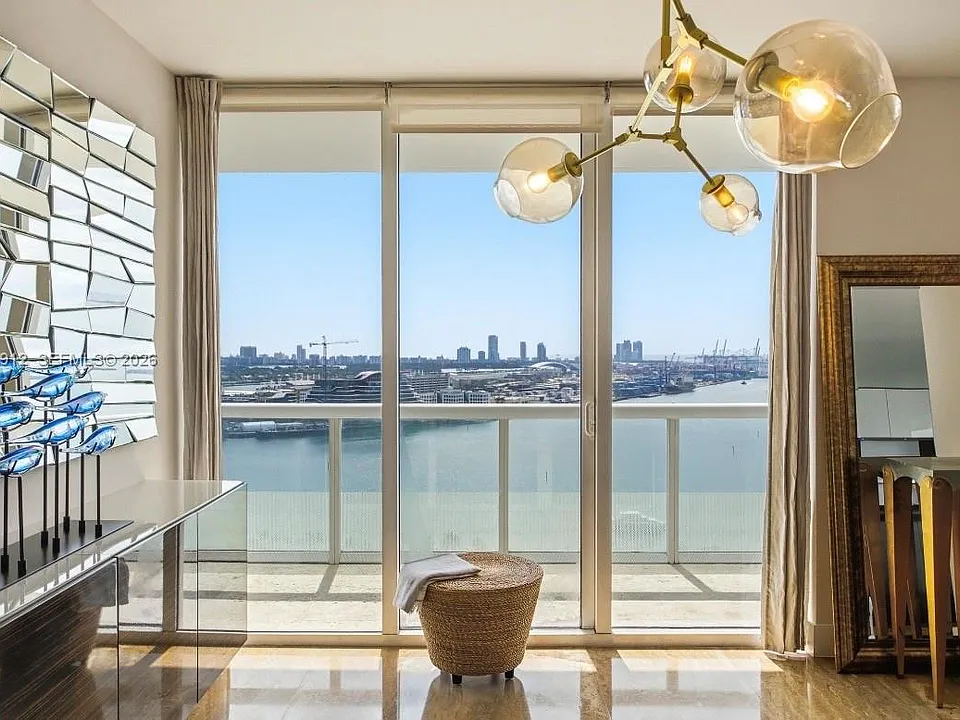 50 Biscayne Blvd #2510