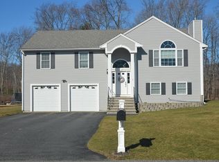 7 Sailmaker Ct, Swansea, MA 02777