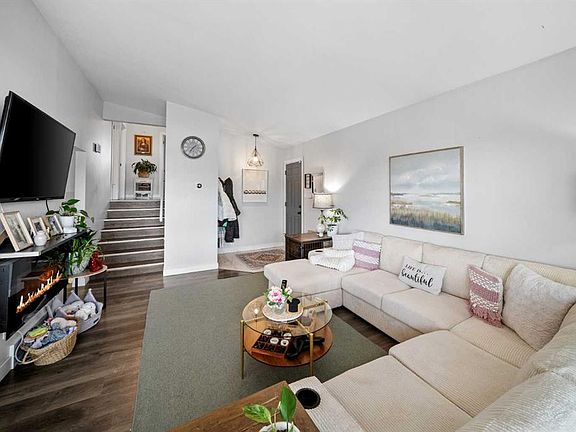 5th image of 5516 W Taylor Cres NE