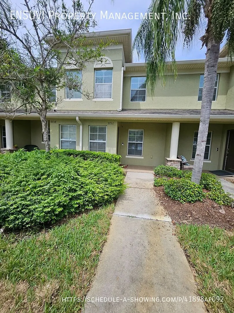 2 Bedroom 2.5 Bathroom Beautiful Townhouse — Photo 1