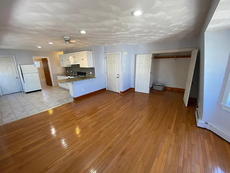 78 Newton St — Photo 3