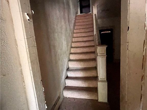4th image of 10910 Hathaway Ave