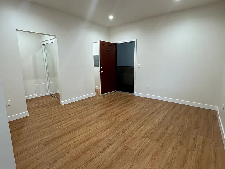 556 N Oxford Ave #108 — Photo 3