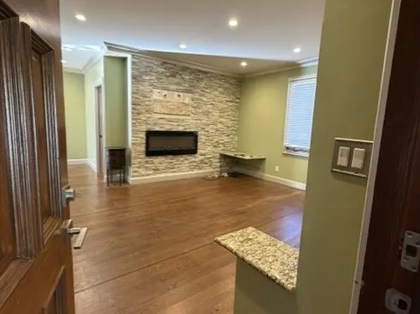 21528 39th Ave Floor 1, Bayside, NY 11361