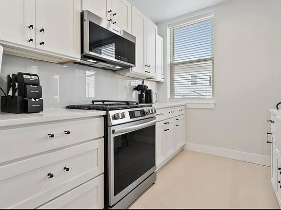 3rd image of 161 Broadway #2R