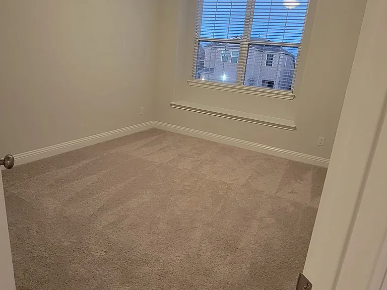 913 Amenduni Ln — Photo 15