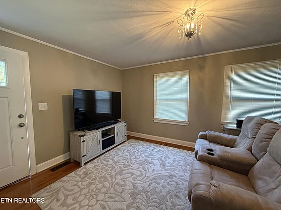 3rd image of 1379 Byrd Cir