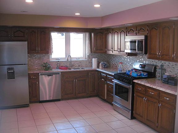 5th image of 7910 W Courtland Ave