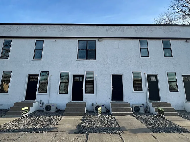 206 Pine St — Photo 1