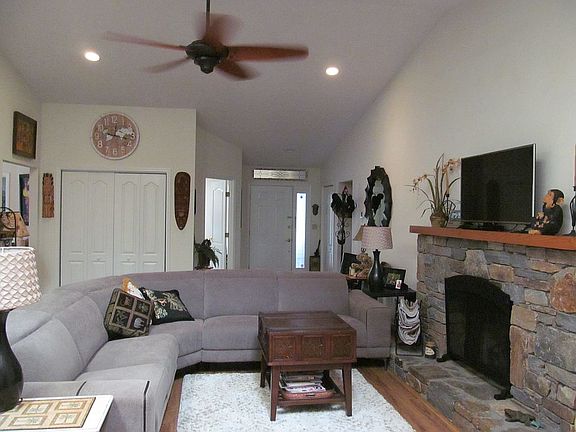 3rd image of 929 Kanuga Rd