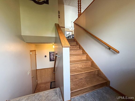 4th image of 1005 Cinnabar St