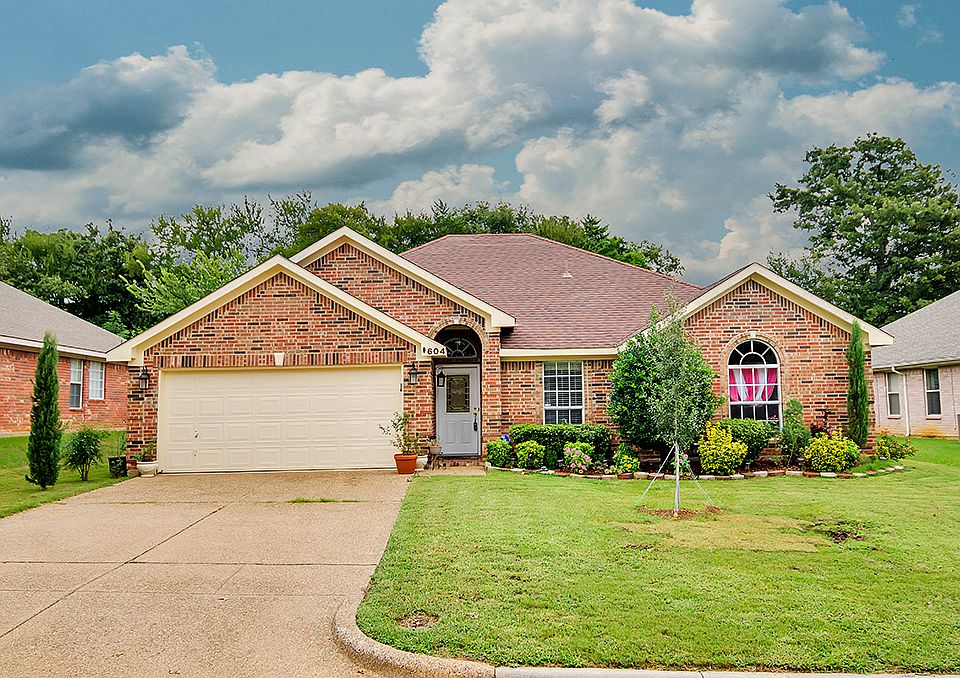 1st image of 604 Everglade Dr