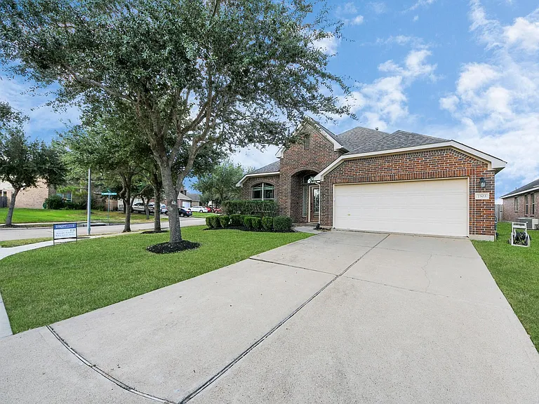 7503 Amber Village Cir — Photo 24