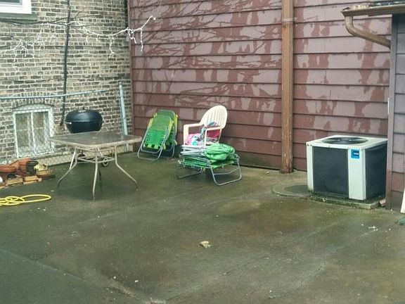 2nd image of 2244 W Augusta Blvd #1