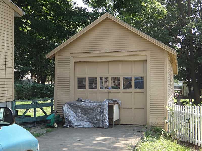 2nd image of 12 Ridge Ave