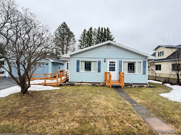 1303 John St, Sault Sainte Marie, MI 49783