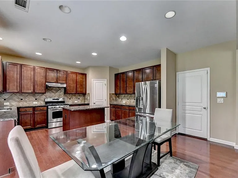 4228 Woods Creek Ln — Photo 24