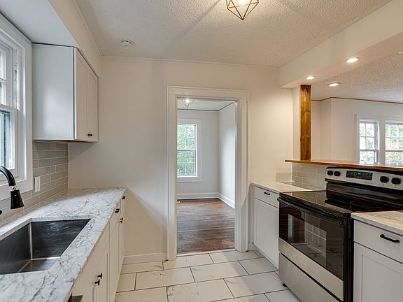 5th image of 203 N Seminole Dr