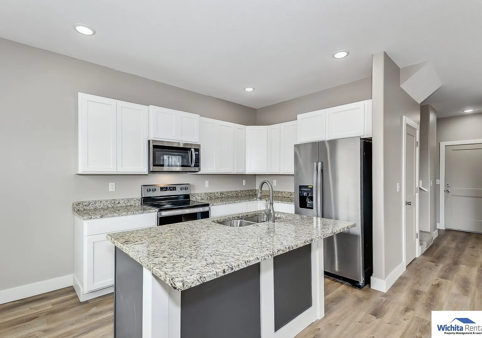 Newer 4 bedroom 2.5 bath duplex - NE Wichita — Photo 3