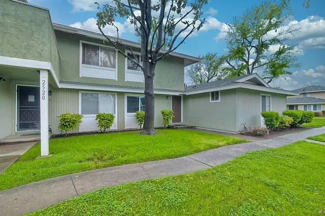 2520 Wanek Rd #B — Photo 1