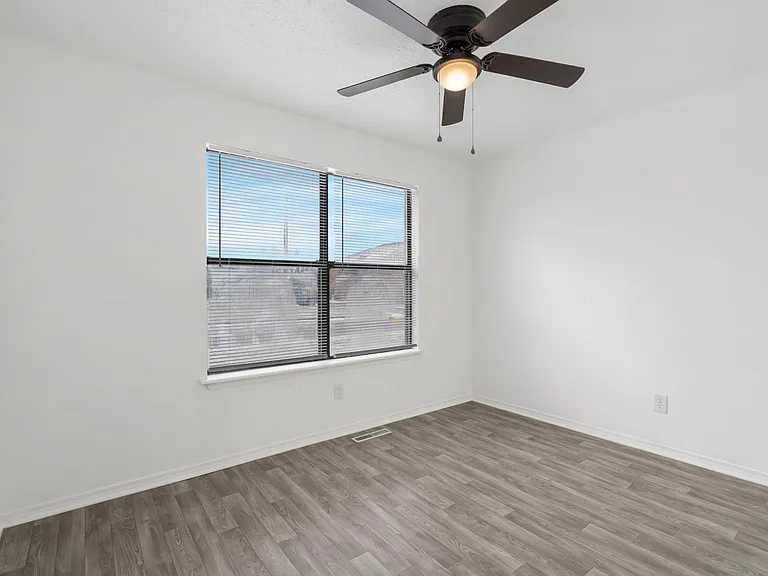 722 Brett Cir — Photo 13