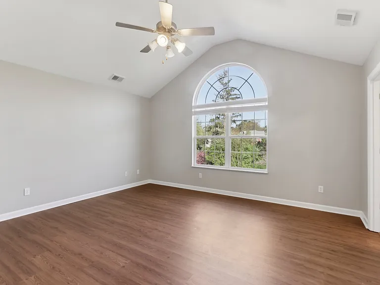 103 Lakeview Ct — Photo 17