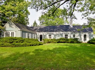 1024 W Deerpath Rd, Lake Forest, IL 60045