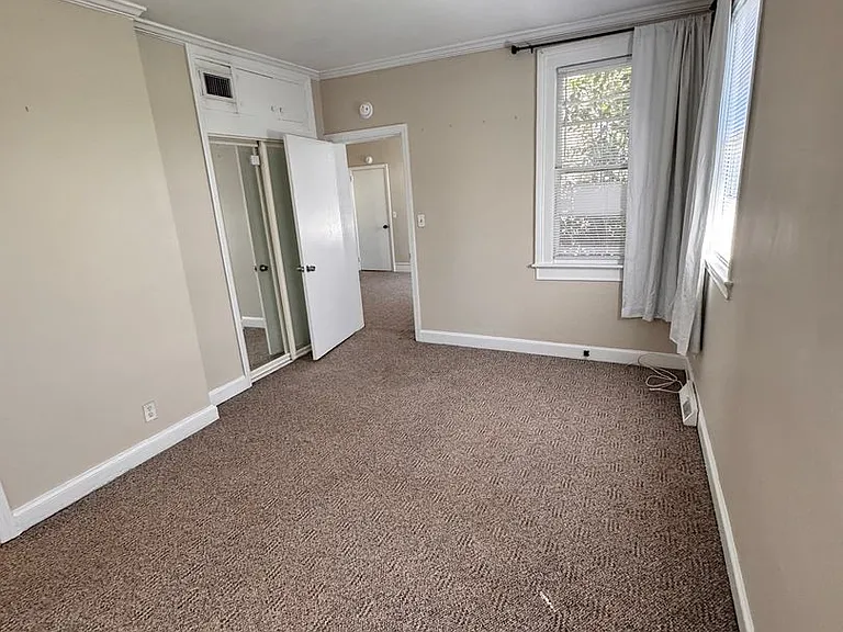 931 Ashley Ave — Photo 11