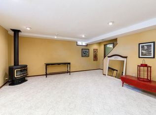 4475 Aspen Hills Cir, Bettendorf, IA 52722