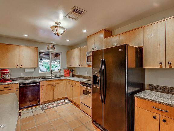4th image of 1745 E Montebello Ave
