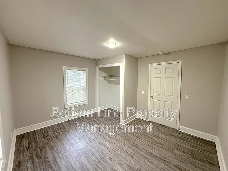 917 N Oakland St — Photo 8