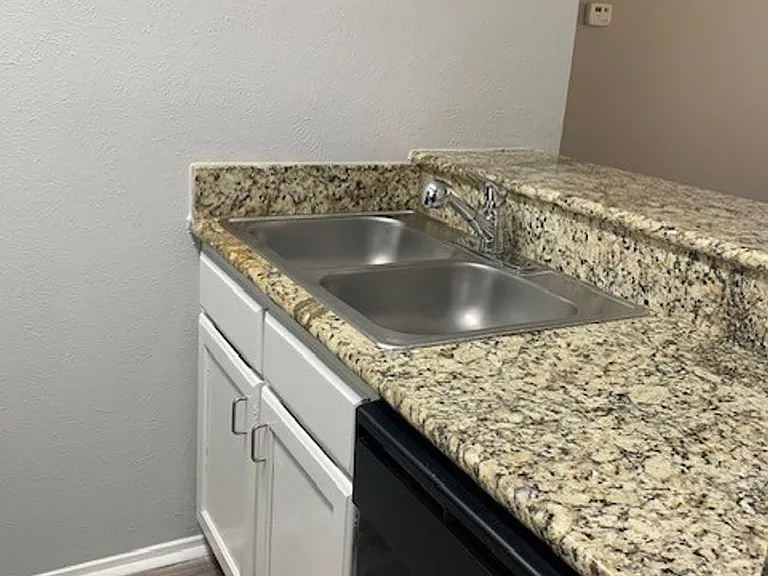 Madeira Apartments at Live Oak — Photo 21
