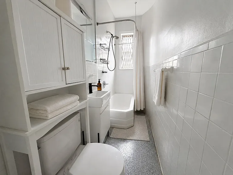 566 7th St #16 — Photo 9