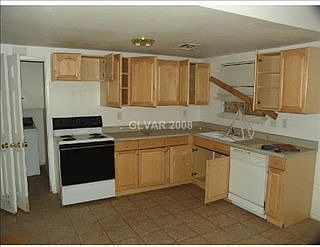 3rd image of 304 Flaxen Cir