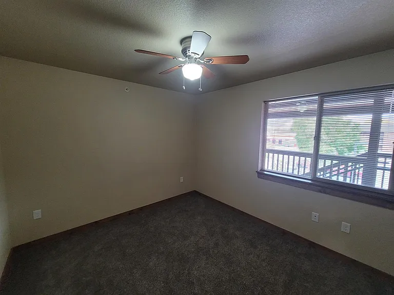 950 Mount Ave — Photo 4