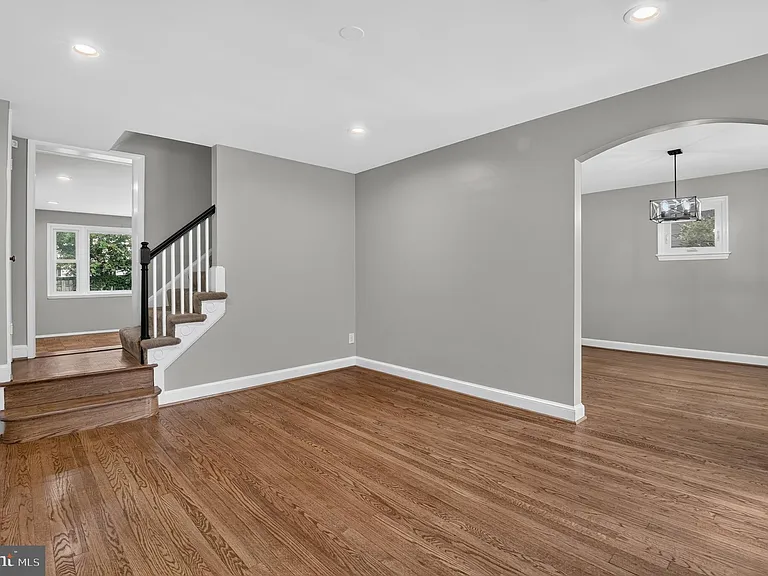 9315 Linden Ave — Photo 4