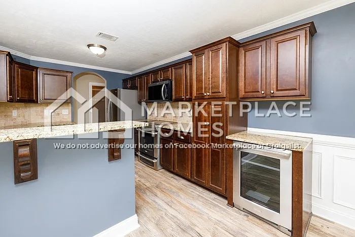 2467 Newbury Ave — Photo 11